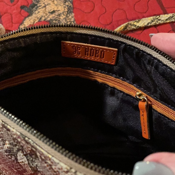 Snake design Hobo crossbody bag like new! - Picture 3 of 5